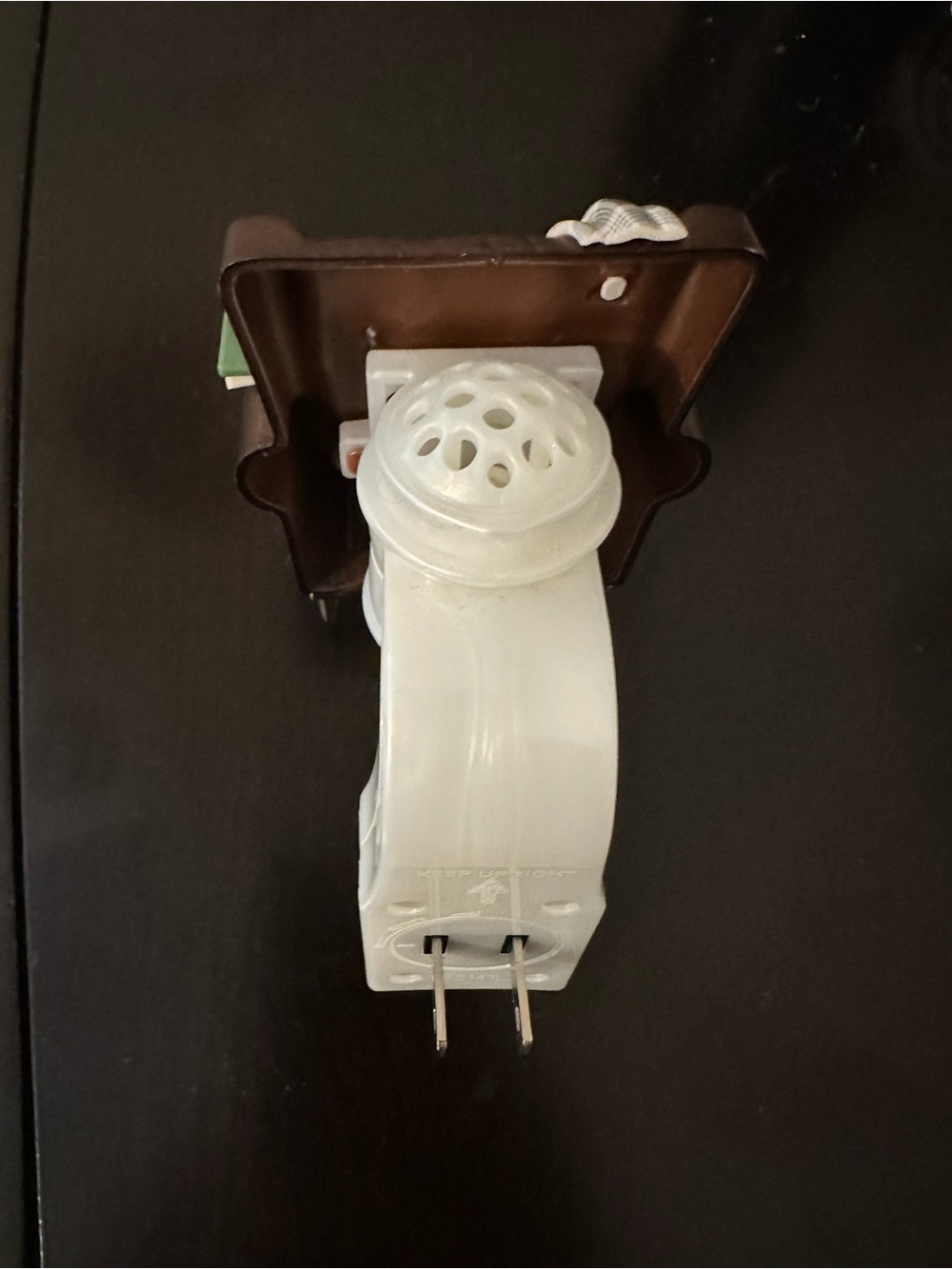 Bath & Body Works Cozy Chair Wallflowers Fragrance Plug In - Picture 4 of 5